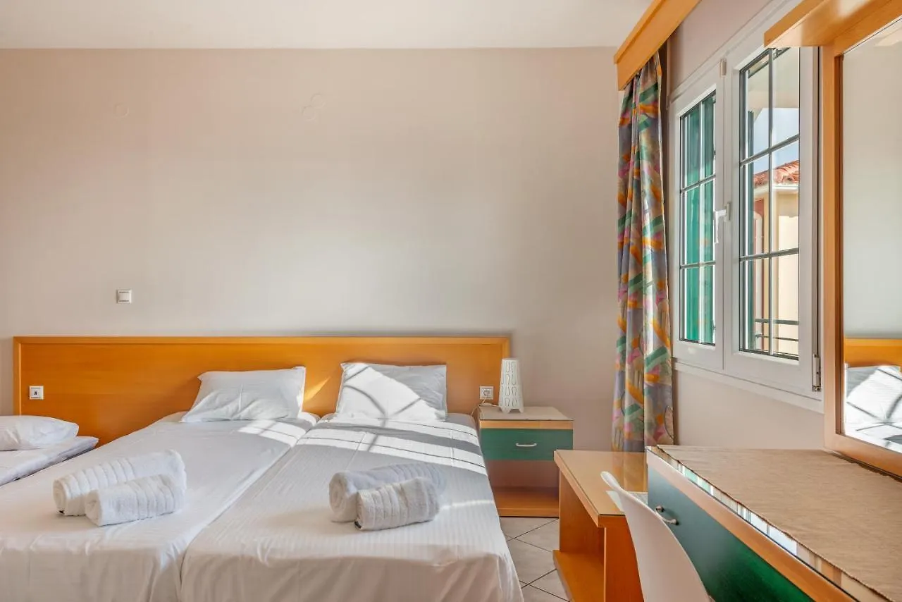 Hotel Naftilos Studios Lourdata