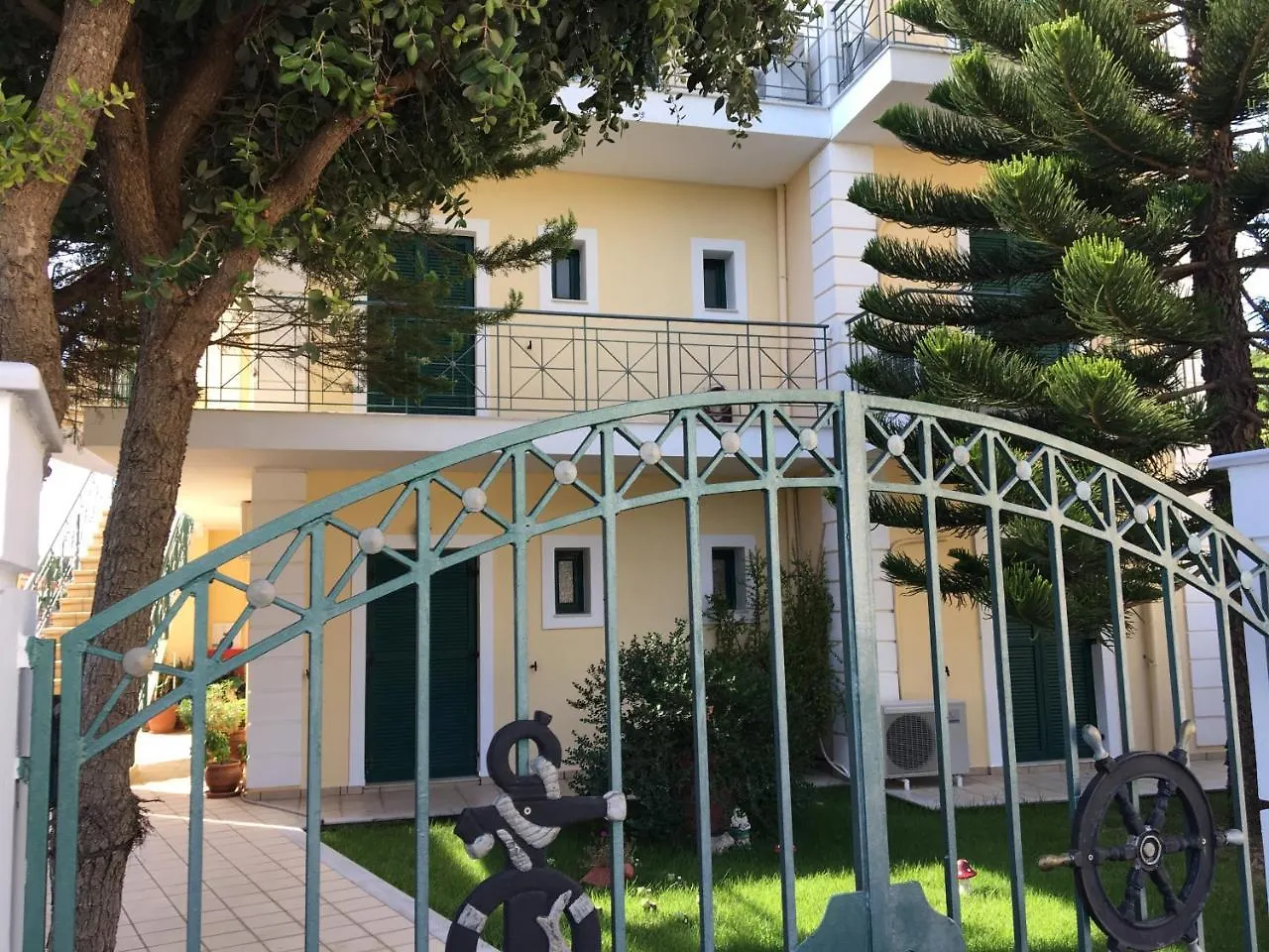 Naftilos Studios Lourdata