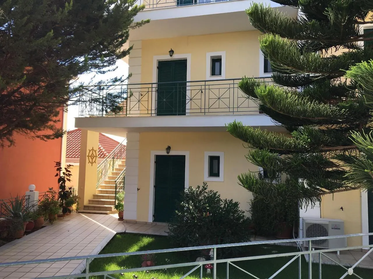 Hotel Naftilos Studios Lourdata