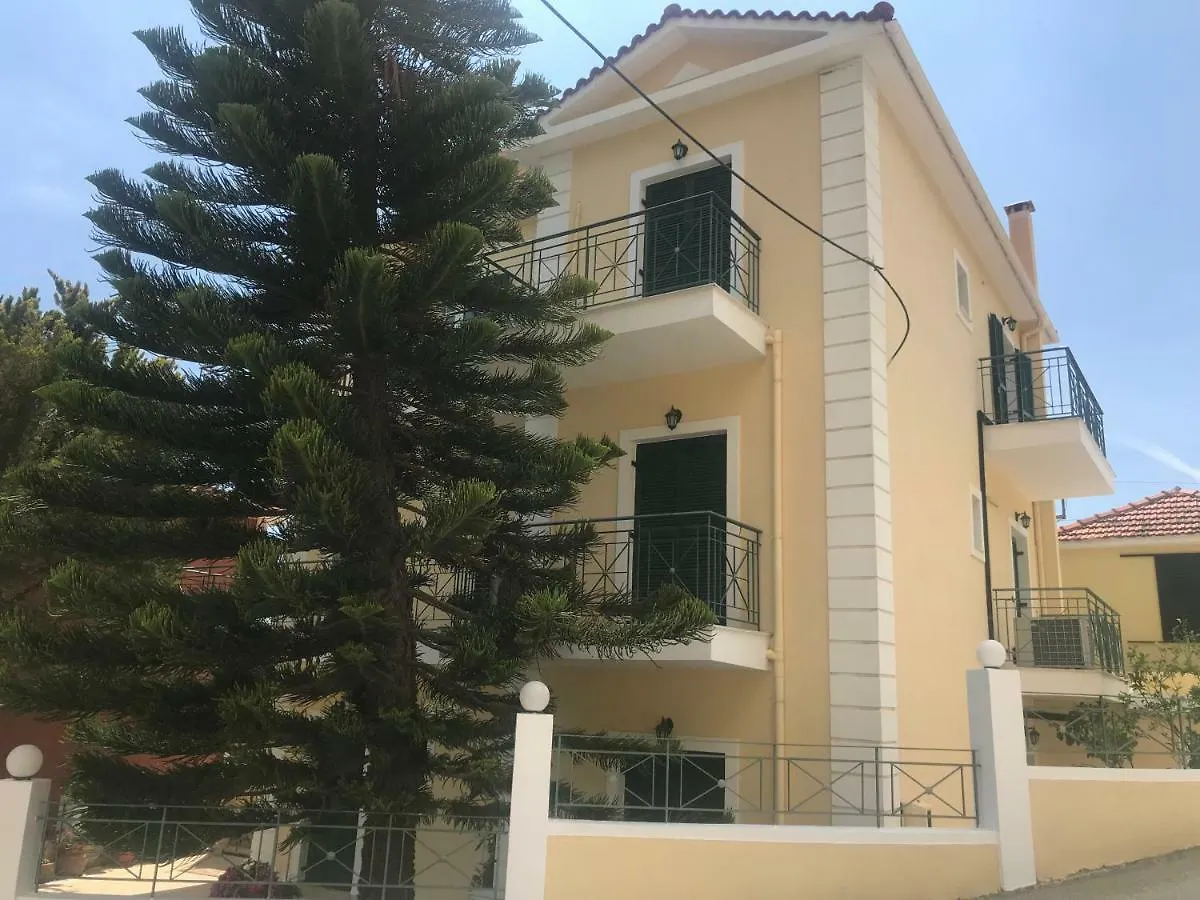 Hotel Naftilos Studios Lourdata