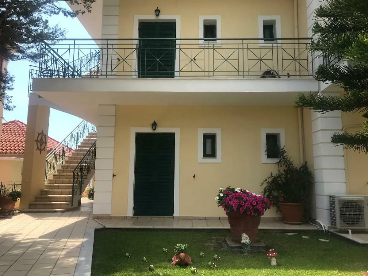 Hotel Naftilos Studios Lourdata